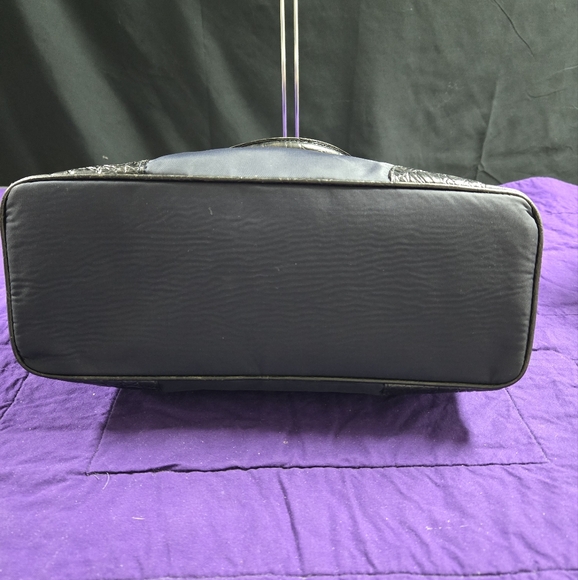 AUTHENTIC GIANNI VERSACE VINTAGE MEDUSA NYLON AND LEATHER BAG - Picture 3 of 10